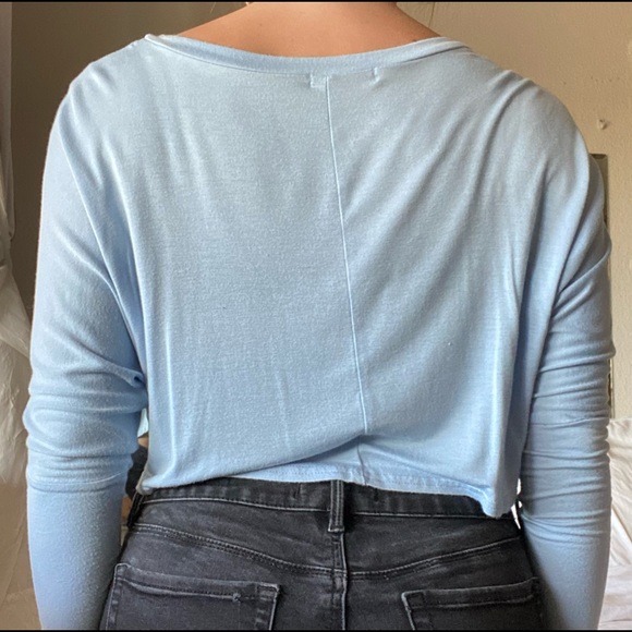 Boohoo Baby Blue Long Sleeve Crop Top - Picture 3 of 3